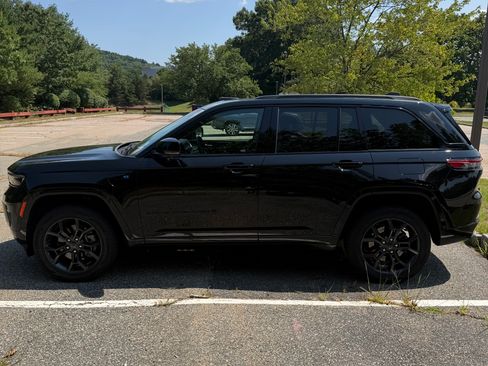 Used 2023 Jeep Grand Cherokee 30th Anniversary AWD/4WD image 4
