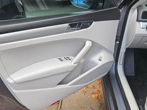 Used 2016 Volkswagen Passat 1.8T R-Line image 13