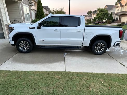 Used 2023 GMC Sierra 1500 AT4 w/ AT4 Premium Package AWD/4WD image 11