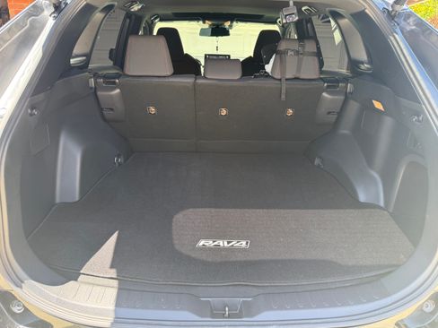 Used 2021 Toyota RAV4 SE w/ Weather & Moonroof Package AWD/4WD image 5