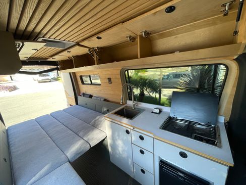 Used 2019 Mercedes-Benz Sprinter 2500 image 13