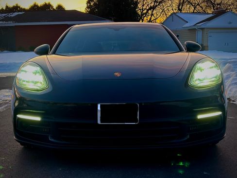 Used 2019 Porsche Panamera 4S image 4