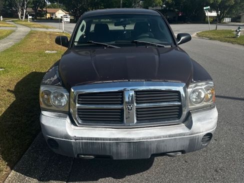 Used 2005 Dodge Dakota ST image 1