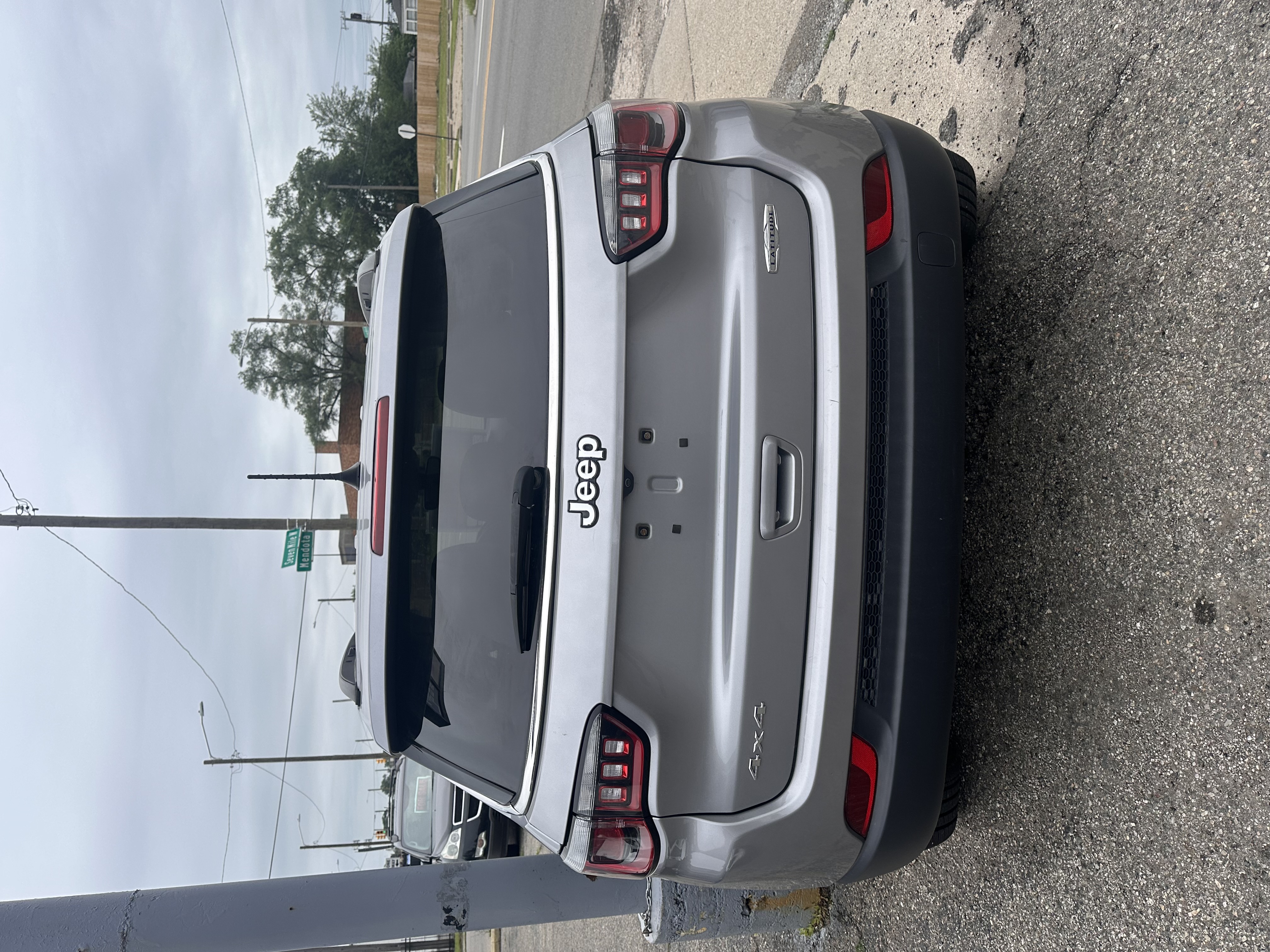 Used 2018 Jeep Compass Latitude w/ Popular Equipment Group AWD/4WD image 5