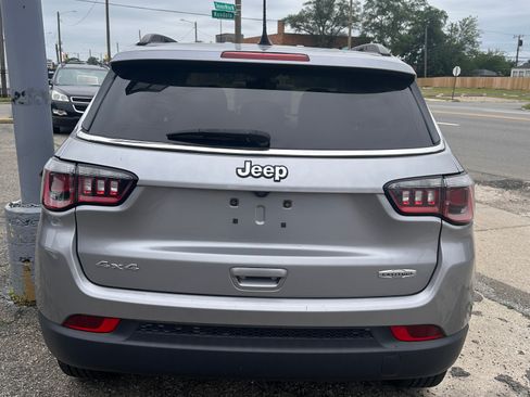 Used 2018 Jeep Compass Latitude w/ Popular Equipment Group AWD/4WD image 5