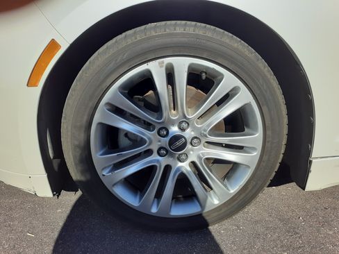 Used 2016 Lincoln MKZ image 17