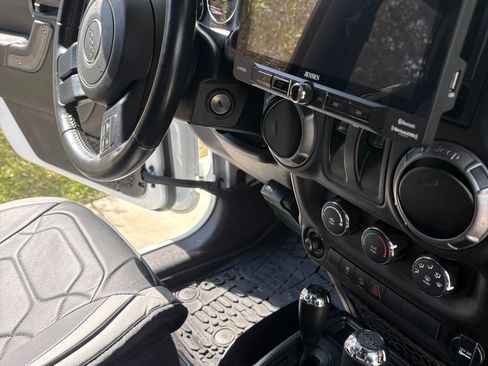 Used 2018 Jeep Wrangler Sport image 16
