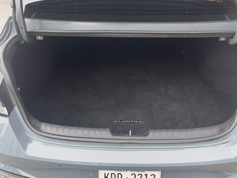 Used 2023 Hyundai Elantra Limited image 21