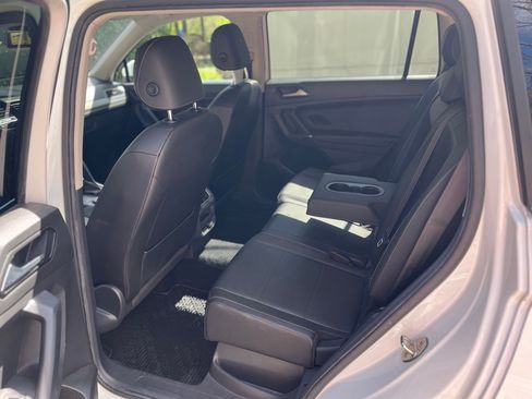 Used 2018 Volkswagen Tiguan SE image 11