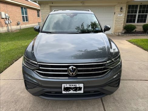 Used 2024 Volkswagen Tiguan SE FWD image 4