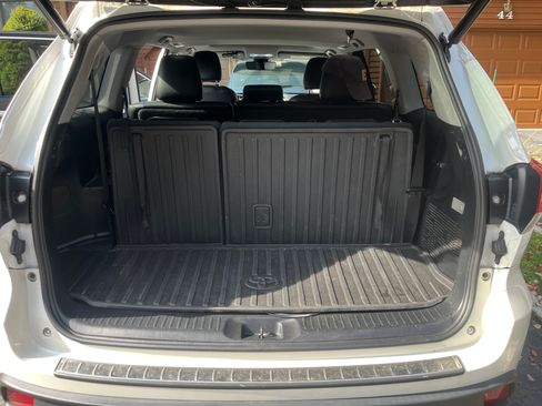 Used 2017 Toyota Highlander XLE image 12