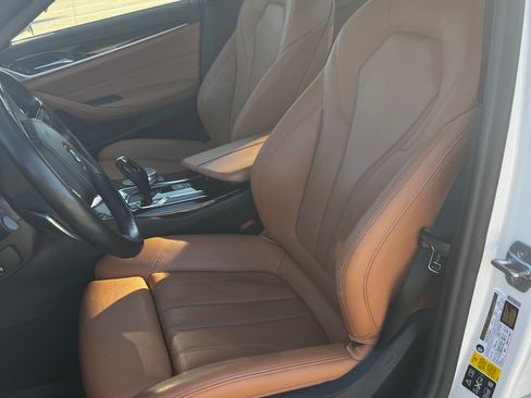 Used 2019 BMW 530i xDrive w/ Convenience Package image 10