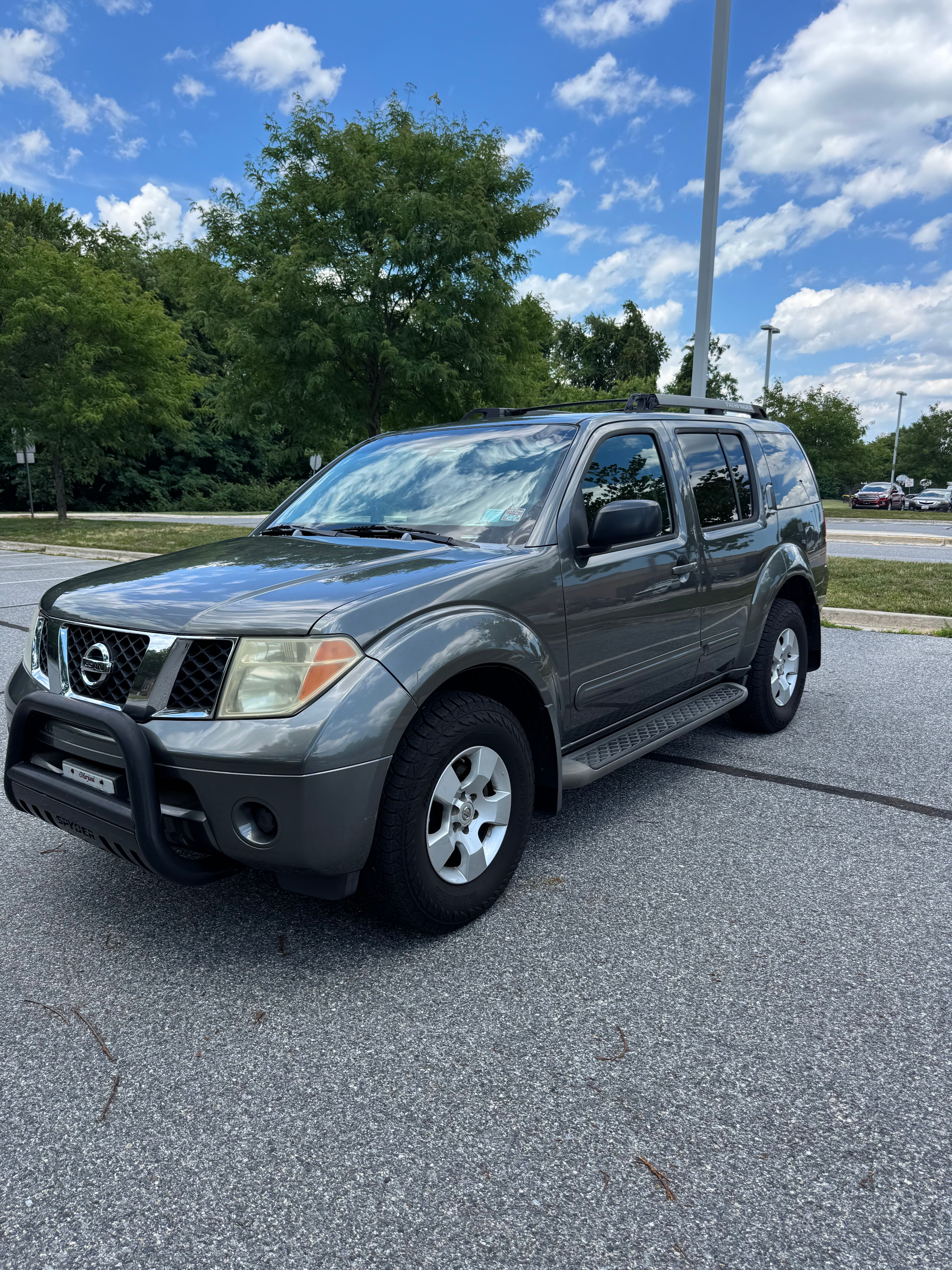 Used 2005 Nissan Pathfinder XE AWD/4WD image 2