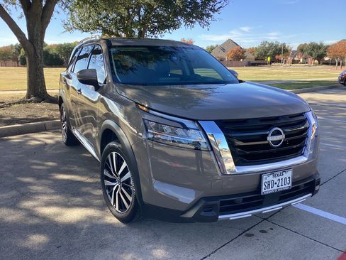 Used 2023 Nissan Pathfinder Platinum w/ Cargo Package image 8