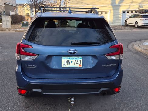 Used 2021 Subaru Forester Premium image 11