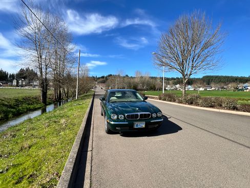 Used 2004 Jaguar XJ8 image 12