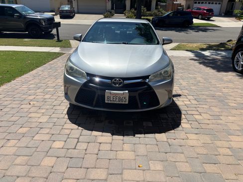 Used 2016 Toyota Camry SE FWD image 4
