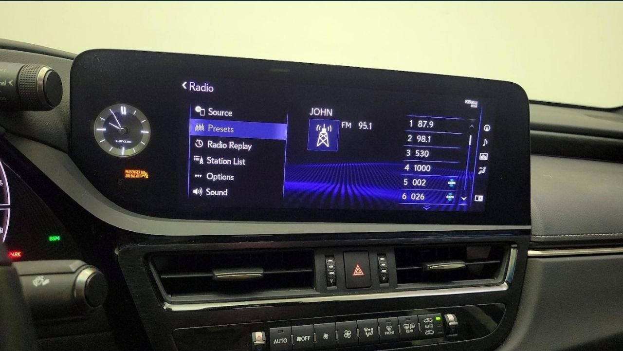 Used 2020 Lexus ES 300h FWD image 19