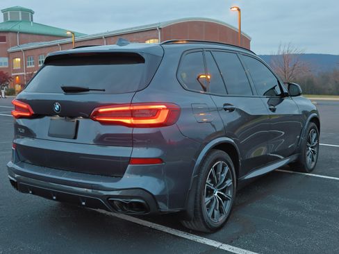 Used 2019 BMW X5 xDrive50i w/ M Sport Package image 15
