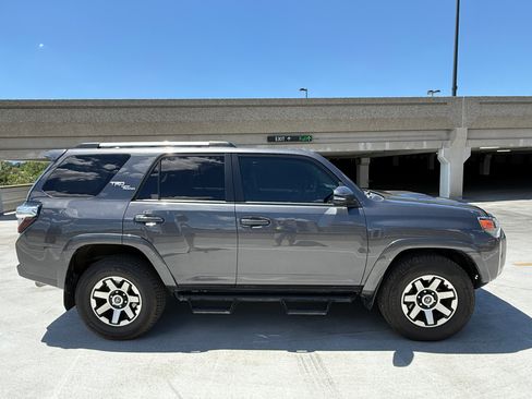 Used 2017 Toyota 4Runner TRD Off-Road Premium AWD/4WD image 8