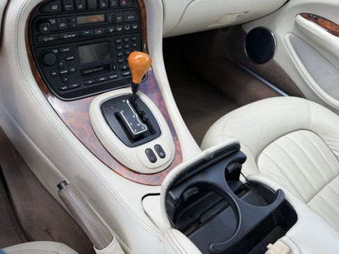 Used 2003 Jaguar XJ8 image 25