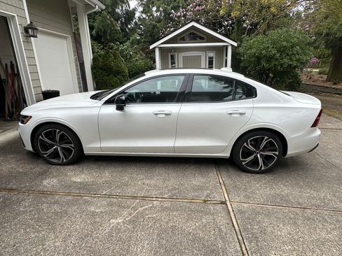 Used 2024 Volvo S60 B5 Core image 5