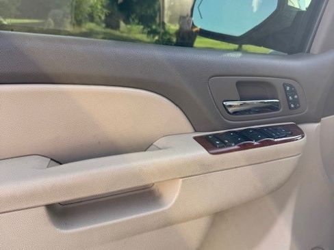 Used 2013 GMC Yukon XL SLT w/ Regional Value Package image 4