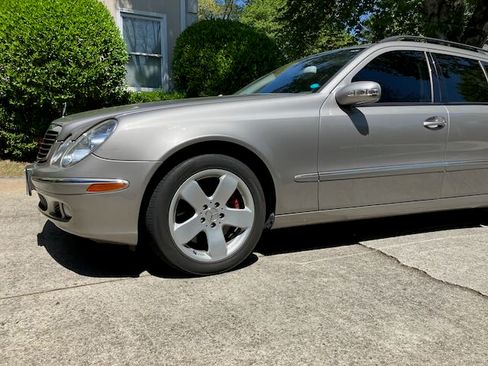 Used 2006 Mercedes-Benz E 500 4MATIC Wagon image 2