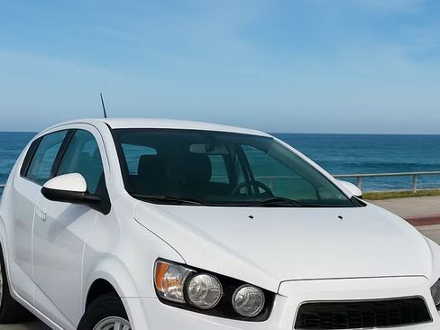 Used 2016 Chevrolet Sonic LT image 1