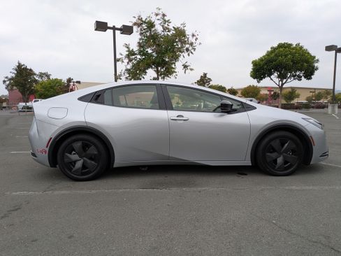 Used 2024 Toyota Prius Prime image 9