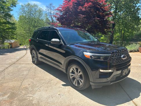 Used 2021 Ford Explorer XLT w/ Equipment Group 202A RWD image 5