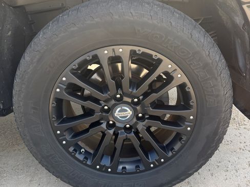 Used 2019 Nissan Titan SV w/ SV Convenience Package AWD/4WD image 11