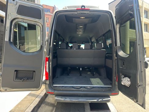 Used 2019 Mercedes-Benz Sprinter 2500 image 13