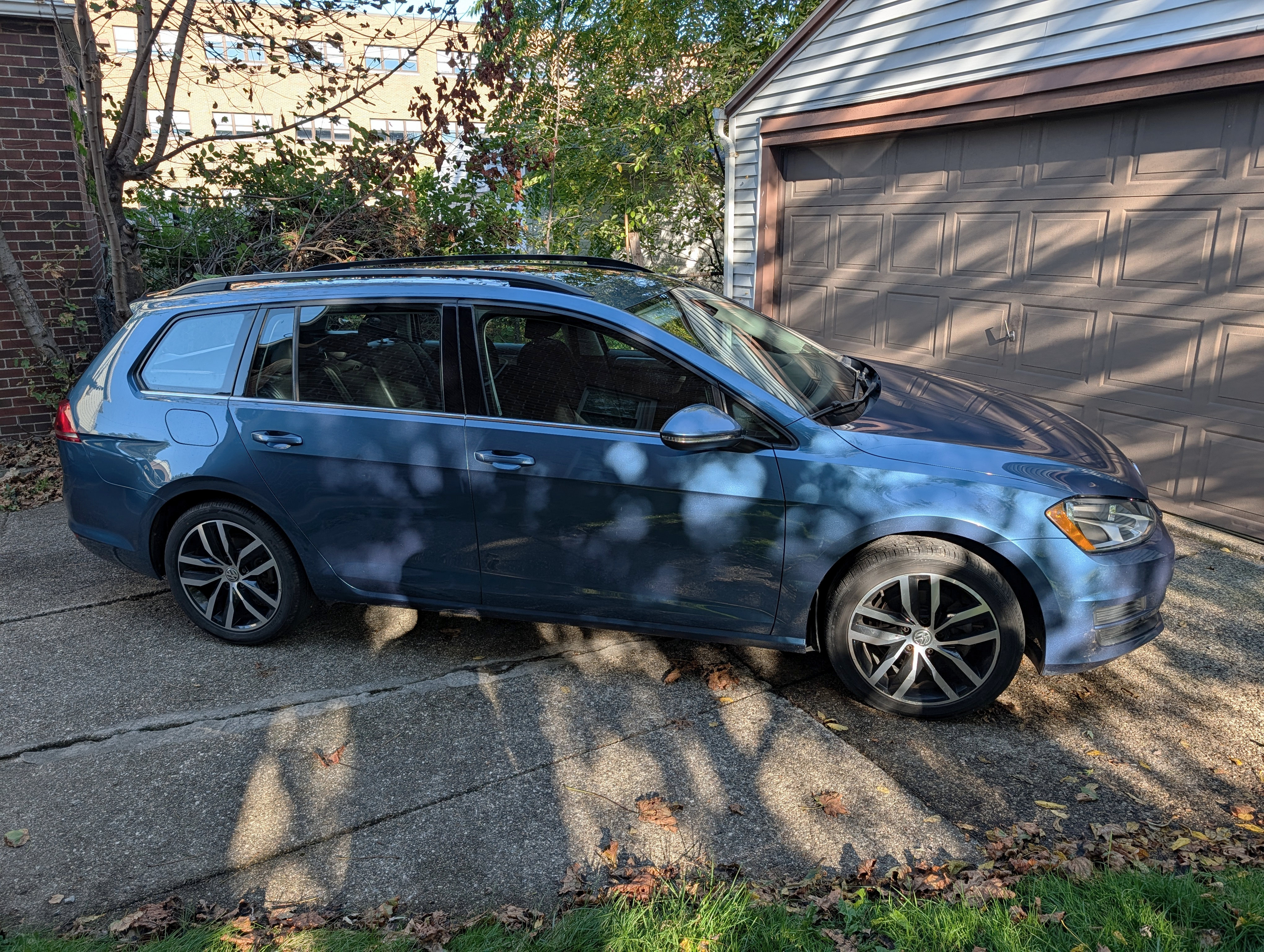 Used 2016 Volkswagen Golf Limited Edition FWD image 2