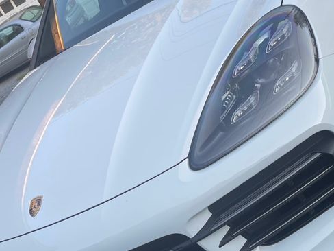 Used 2023 Porsche Cayenne Platinum Edition image 4