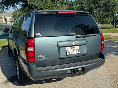 Used 2008 Chevrolet Suburban LT w/ LT Preferred Equipment Group RWD image 5