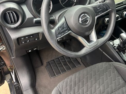 Used 2021 Nissan Kicks S FWD image 11
