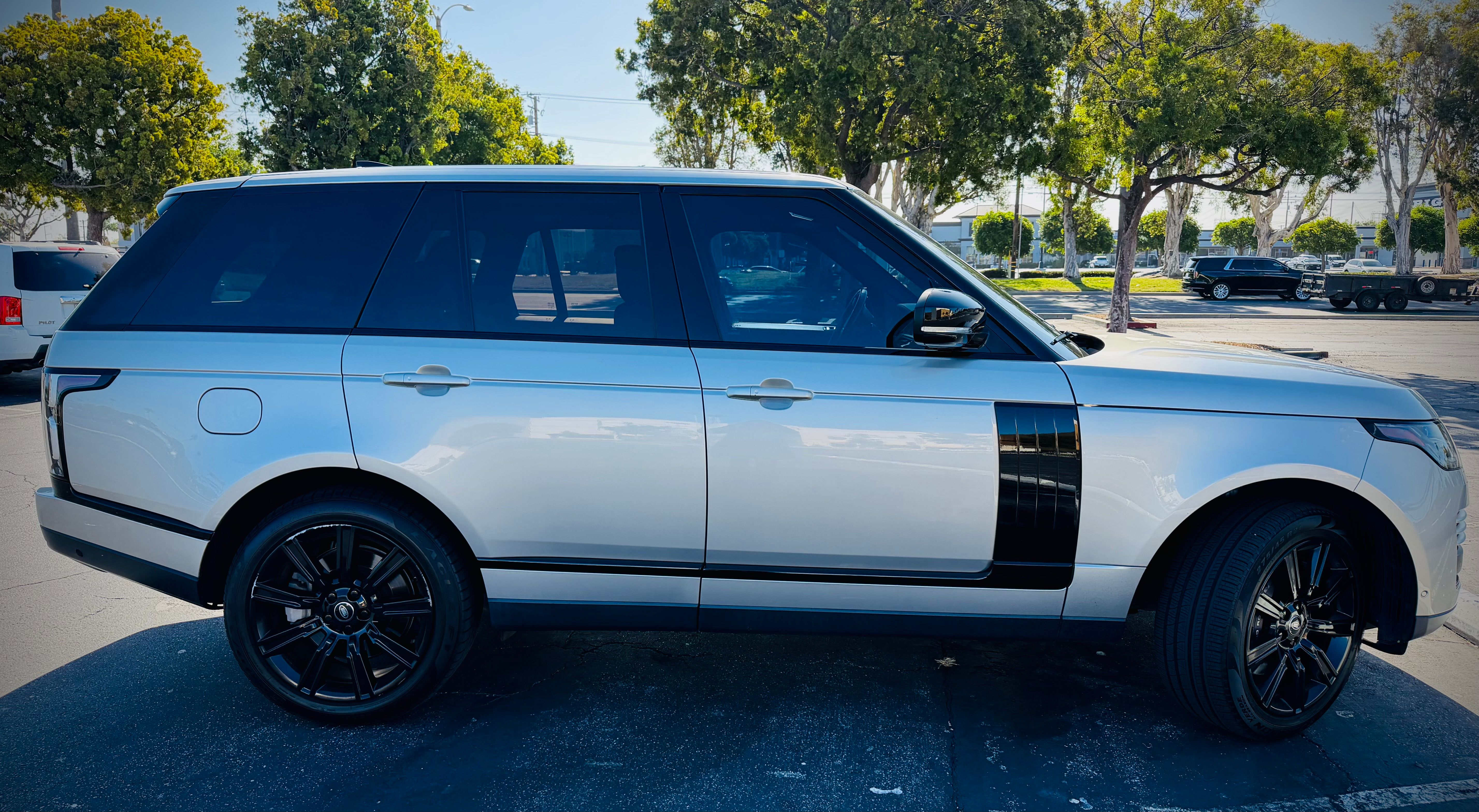 Used 2019 Land Rover Range Rover Supercharged AWD/4WD image 4