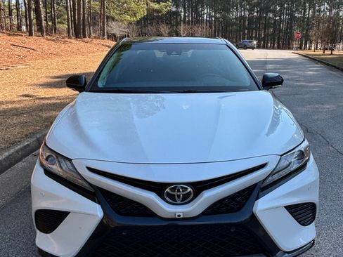 Used 2018 Toyota Camry XSE image 2