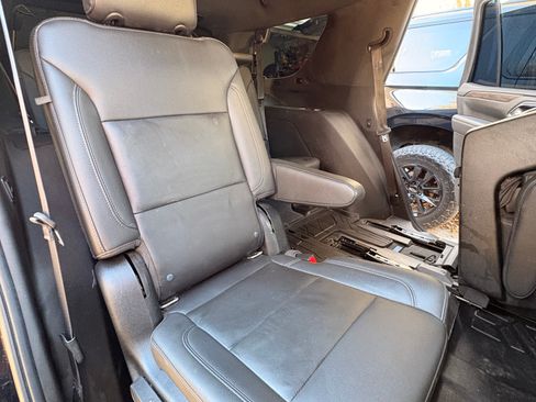 Used 2021 Chevrolet Tahoe Z71 w/ Z71 Signature Package image 27