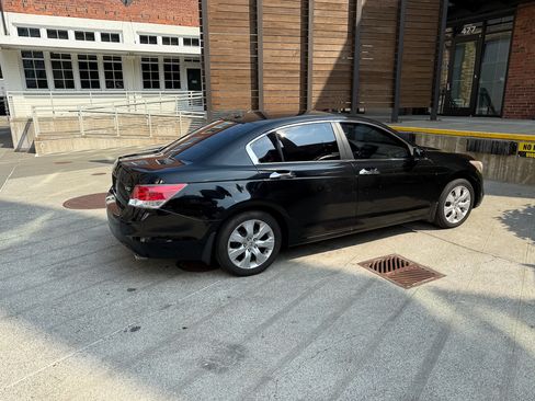 Used 2010 Honda Accord EX-L image 6