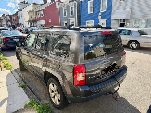 Used 2014 Jeep Patriot Latitude w/ Mopar Trailer Tow Group AWD/4WD image 10