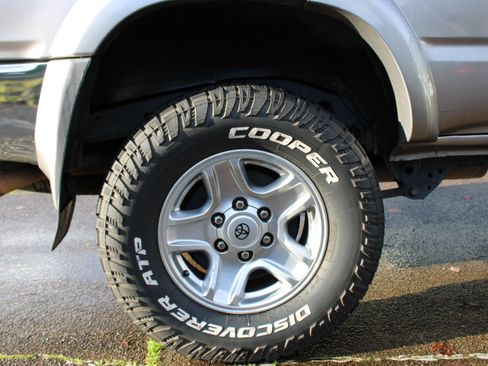 Used 2002 Toyota 4Runner SR5 image 23