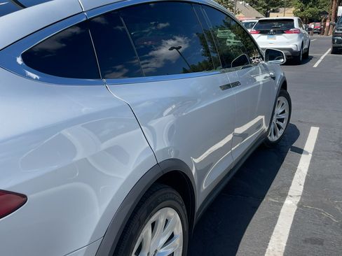 Used 2018 Tesla Model X 75D image 5