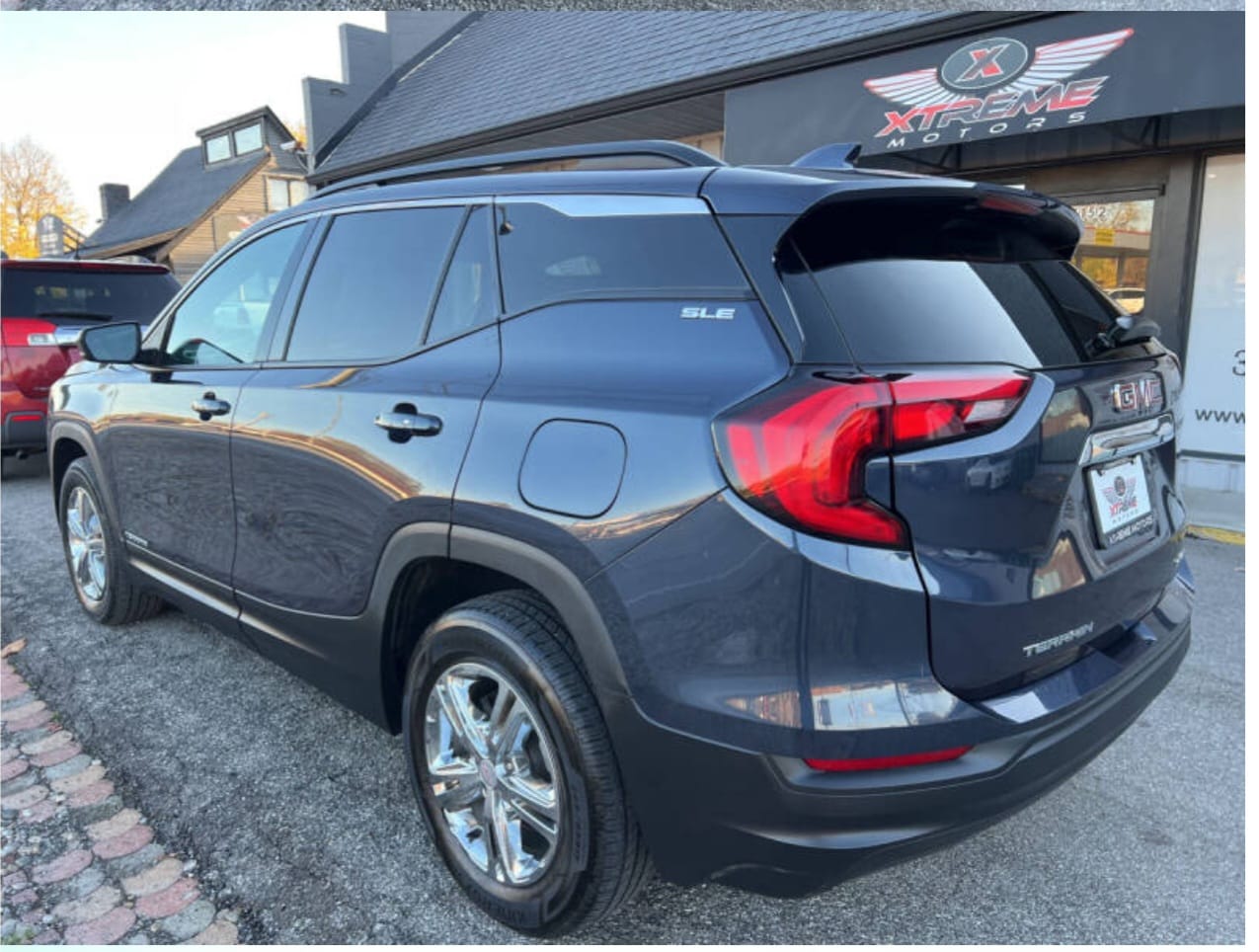 Used 2019 GMC Terrain SLE w/ Driver Convenience Package AWD/4WD image 2