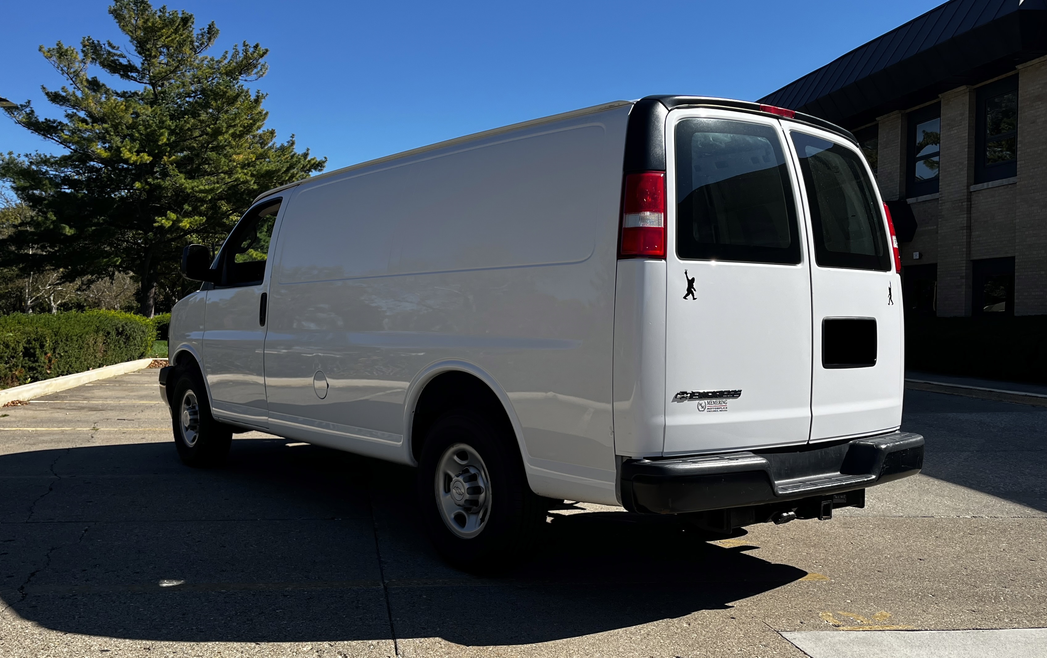 Used 2019 Chevrolet Express 2500 w/ Driver Convenience Package RWD image 5