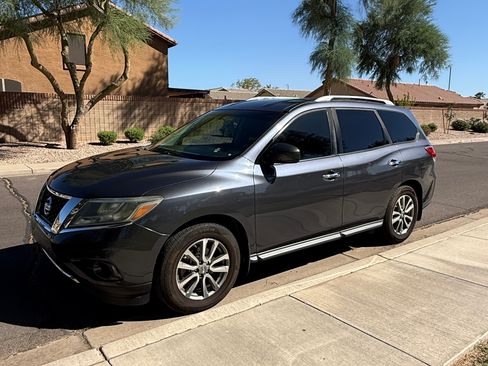 Used 2014 Nissan Pathfinder SV image 4