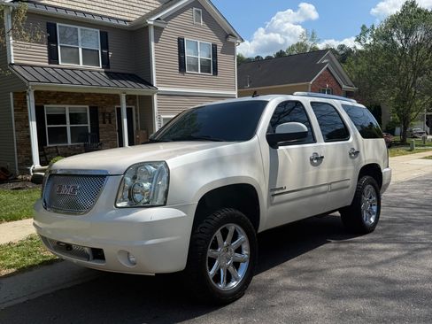Used 2013 GMC Yukon Denali image 1