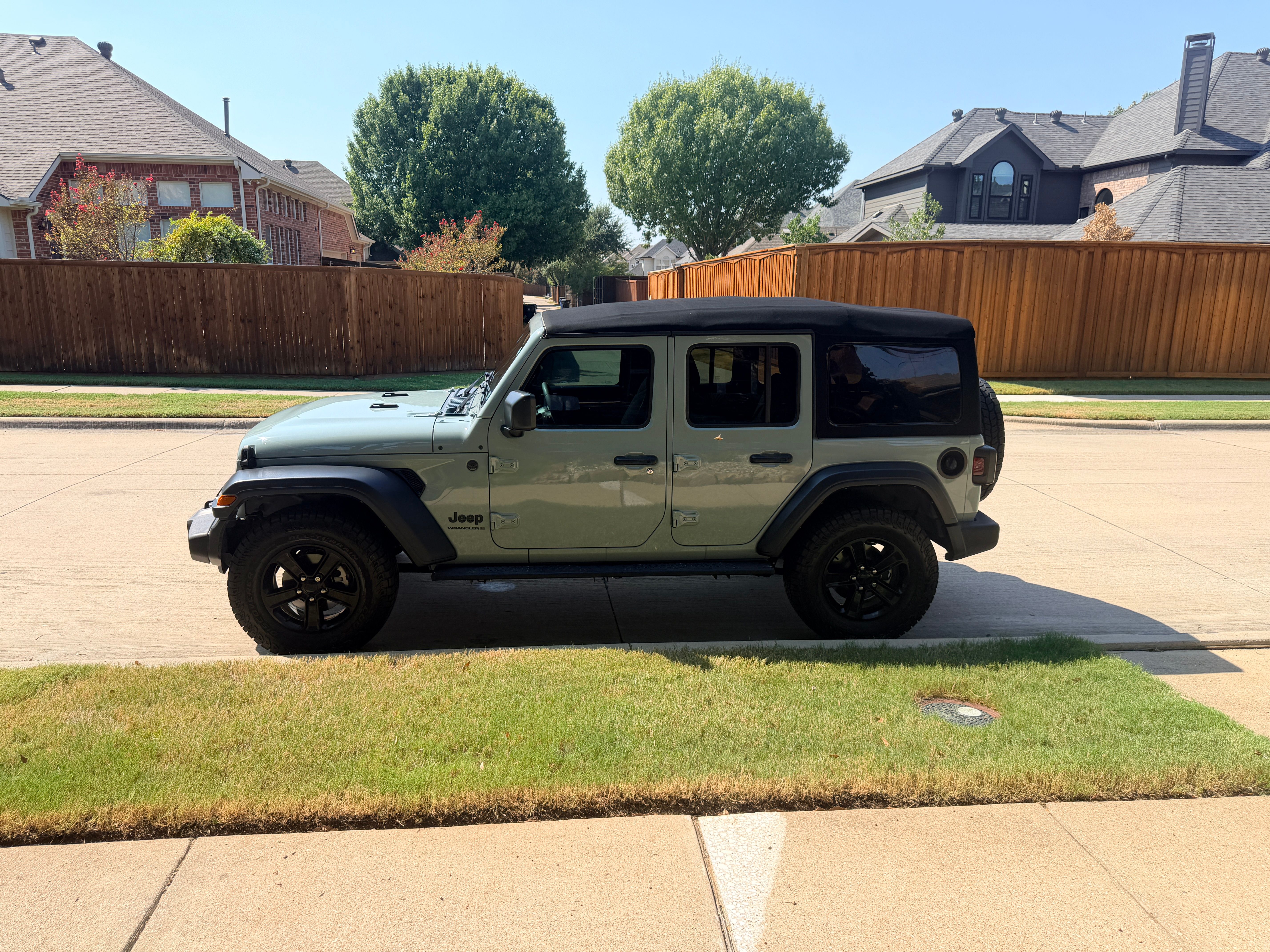 Used 2023 Jeep Wrangler Unlimited Sport AWD/4WD image 11