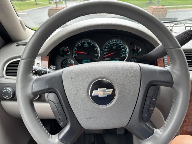 Used 2008 Chevrolet Suburban LT AWD/4WD image 5